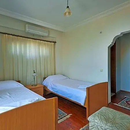 Sleeps 10 Pool Air Con Wifi * カルカン