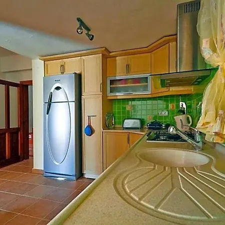 ヴィラ Sleeps 10 Pool Air Con Wifi カルカン