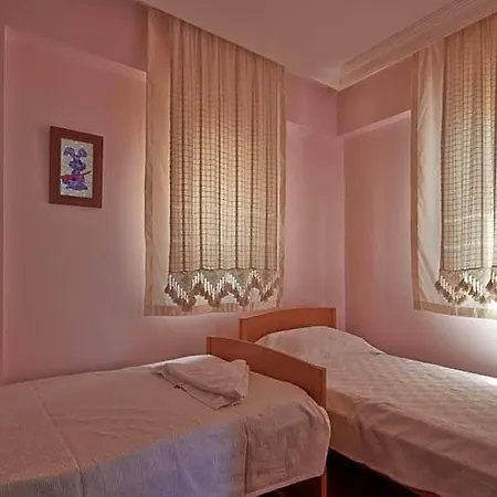 Sleeps 10 Pool Air Con Wifi