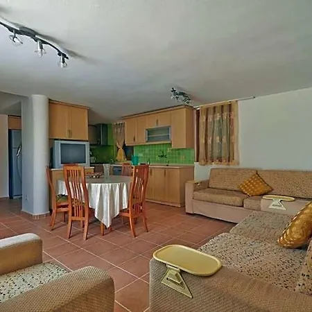 ヴィラ Sleeps 10 Pool Air Con Wifi カルカン
