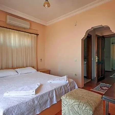 Sleeps 10 Pool Air Con Wifi * カルカン